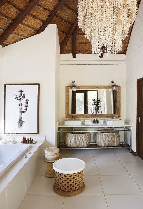 Founders Camp - Londolozi Game Reserve Game Lodge Decor, Safari Lodge Interior, African Bathroom, Zen Bathroom Decor, Bush Lodge, Lodge Ideas, African Interior Design, Lodge Design, Zen Bathroom