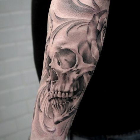 Black And Gray Tattoo Design For Men, Half Skull Tattoo, Wörter Tattoos, Black Skull Tattoo, Skull Hand Tattoo, Skull Sleeve Tattoos, Skull Sleeve, Neck Tattoo For Guys, Sweet Tattoos