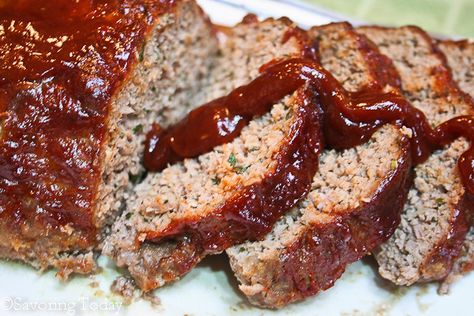 Meatloaf with sweetly-spiced glaze Quinoa Meatloaf, Spicy Meatloaf, Meatloaf Glaze, Beef Meatloaf, Egg Bread, Classic Meatloaf, Best Meatloaf, Sliced Bread, Ground Mustard