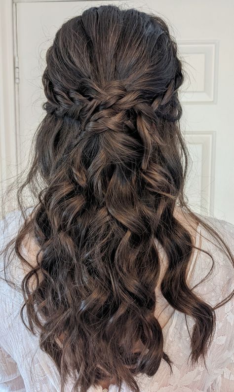 Half Up Half Down Brown Hair, Bridal Hair Half Up Braid, Half Up Curly Hairstyles Wedding, Half Updo Braid, Bridal Half Updo, Boho Wedding Hair Half Up, Best Haircuts Women, Boho Bridesmaid Hair, Cool Couples