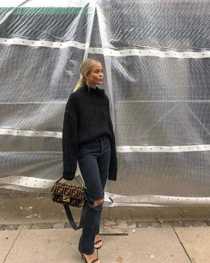 These First-Date Winter Outfits Sure to Impress Black And White Outfit, Woman In Black, Casual Chique, Date Outfit, Winter Mode, January 12, Looks Street Style, Looks Black, Black Women Fashion