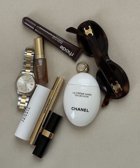 Corporate Outfits, Chanel Makeup, Make Up Looks, Old Money Aesthetic, Chanel Black, East Side, Aesthetic Makeup, Hand Cream, Coco Chanel