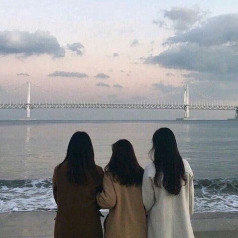 Korean Friends, Mode Ulzzang, 3 Best Friends, Yennefer Of Vengerberg, Korean Best Friends, Girl Friendship, Best Friends Aesthetic, Best Friend Photos, Bff Pictures