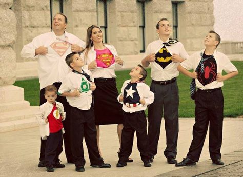 Superhero family photo idea from www. superhero stuff.com Superhero Family Pictures, Clark Kent Halloween Costume, Superhero Photoshoot, Family Picture Ideas, Superhero Pictures, Weird And Funny, Funny Family Photos, Superhero Family, Mommy And Me Photo Shoot