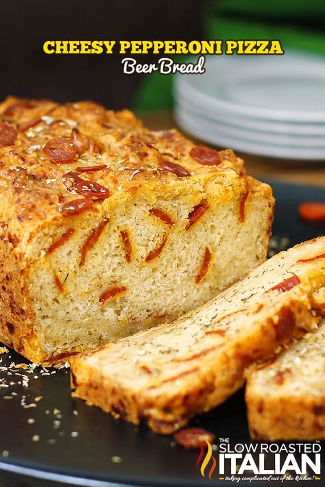 Cream Bread Recipe, Cheesy Food, Homemade Bread Recipes, Beer Bread Easy, Beer Bread Recipe, Recipes Skillet, Iron Recipes, The Slow Roasted Italian, Pizza And Beer