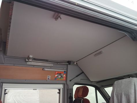 [Renault Master - Possl Roadmaster] La Gran Pitufa - Furgokike & Family Ducato Camper, Campervan Bed, Camper Beds, Van Dwelling, Sprinter Van Conversion, Vw Lt, Van Conversion Interior, Sprinter Camper, Campervan Life