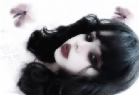 #aesthetic #fairy #fairycore #vintage #goth #gothgirl #grunge #icon #vampire #vampiregirl #animecore #draincore #grungeaesthetic #grungegirl #grungegoth #emo #twilight #weheartit #lolita #vintageaesthetic #gothboiclique #makeup Non Binary Haircuts, Grunge Icon, Aesthetic Fairy, Goth Hair, Vampire Goth, Alternative Makeup, Vintage Goth, Goth Makeup, Aesthetic People