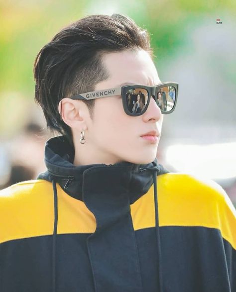 Hair Types Men, Asian Man Haircut, Korean Men Hairstyle, Tomboy Look, Wang Hedi, Asian Haircut, Asian Men Hairstyle, Mens Hairstyles Thick Hair, Asian Short Hair