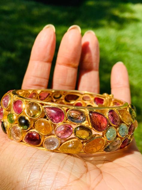 Gold Bangles With Stones, Thick Gold Bangles, Layered Gold Jewelry, Vintage Style Wedding Rings, Gemstone Bangle, Rainbow Jewelry, Polki Jewellery, Stone Bangle, Bangles Jewelry Designs