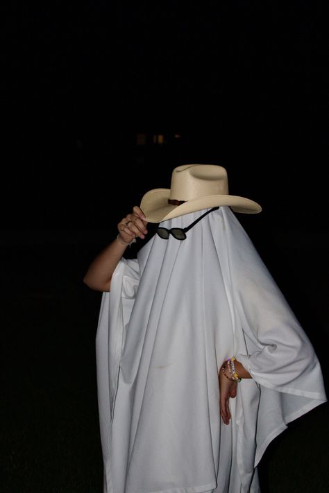 Cowboy Ghost, Cowboy Pictures, Art Inspo, Cowboy Hats, Halloween Costumes, Ghost, Cowboy, Halloween, Hats