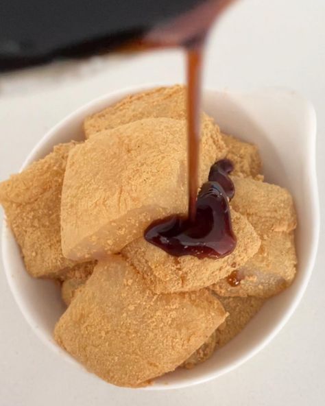 Warabimochi with Tapioca Flour Mochi With Tapioca Flour, Mochi Recipe Microwave, Tapioca Flour Recipes, Warabi Mochi, Mochi Recipe, Food Carts, Brown Sugar Syrup, Dessert Tea, Chinese Dessert