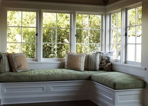 Windows Ideas Bedroom, Reading Nook Seating, Bookshelves Reading Nook, Reading Nook Cozy Corner, Window Seating Ideas, Corner Window Seats, Window Seats Ideas, Corner Window Seat, Nook In Bedroom