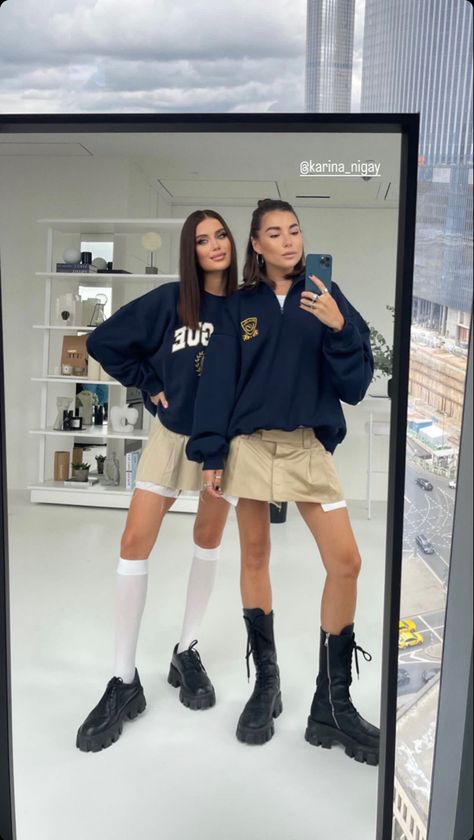 Dickies Skirt Outfit, Tan Skirt Outfits, Miu Miu Mini Skirt, Beige Skirt Outfit, Mini Skirts Fashion, Skirt Outfits Summer, Outfit Inspo Summer, Miniskirt Outfits, Causual Outfits