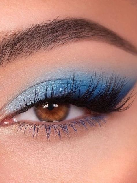 Red White And Blue Makeup Simple, 4th Of July Eyeshadow Looks, Labor Day Makeup, Simple Fourth Of July Makeup, Blue And White Eyeshadow Looks, Fourth Of July Makeup Ideas Eyes, Fourth Of July Eyeshadow, Blue And White Makeup Looks, 4th Of July Makeup Eyeshadow