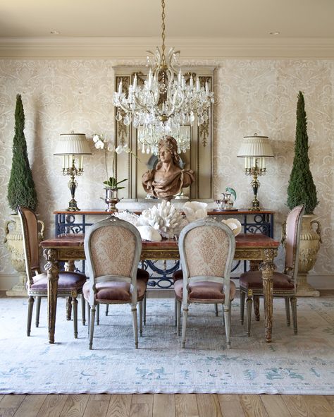 Gilded antique lamps flank a terracotta bust. Floors are reclaimed wood. Wallpaper is by David Goldberg Design. French Country Dining Room Decor, French Country Dining Room, Dining Room French, Country Dining Rooms, French Country Dining, French Country Design, Real Estat, Beautiful Dining Rooms, Elegant Dining Room