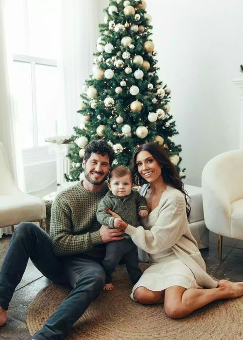 First Family Christmas, Family Christmas Photos, Dwts Pros, Val Chmerkovskiy, Jenna Johnson, Christmas Poses, Christmas Family Photoshoot, Family Christmas Outfits, Holiday Traditions Family