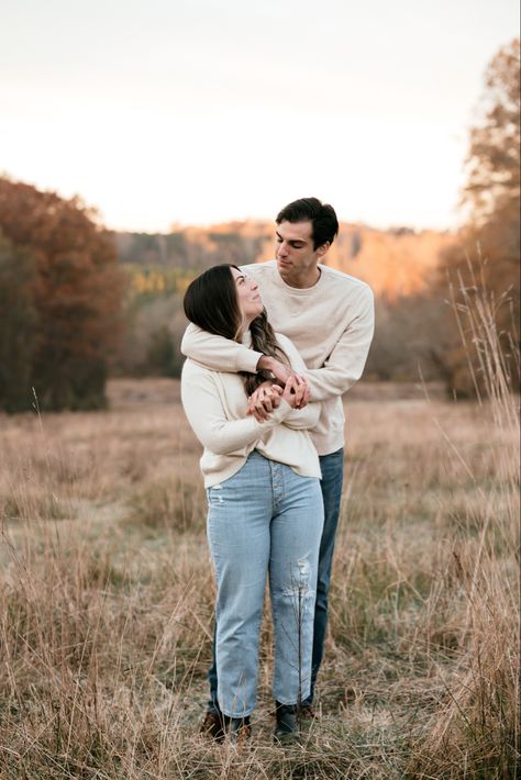 Couple Poses With Big Height Difference, Couples Height Difference Poses, Big Height Difference Couple Photos Aesthetic, Big Height Difference Couple, Height Difference Couple Poses, Card Poses, Tall Boy Short Girl, Beach Photo Session, Height Difference