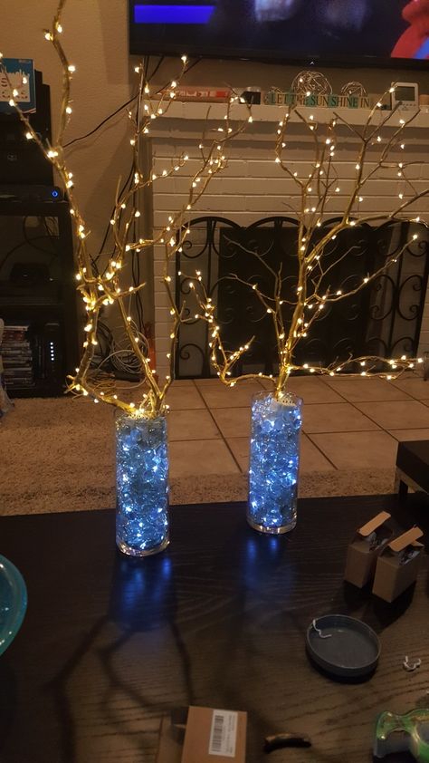 Lit Up Centerpieces, Twinkle Lights Centerpiece, Fairy Lights In Water Centerpiece, Fairly Light Centerpiece, Twinkle Light Centerpiece With Flowers, Twinkle Light Centerpiece, Lighted Branches Centerpieces, Wedding Center Pieces Fairy Lights, Flower Vase With Fairy Lights