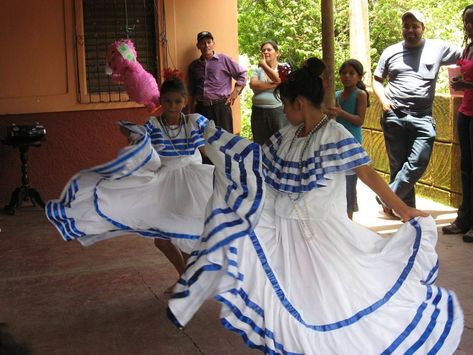 Folkloric Dress, America Dress, Don Carlos, World Thinking Day, The Farmer, Most Beautiful Dresses, Traditional Dress, Central America, People Around The World