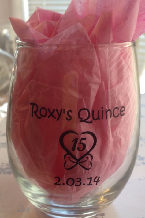 Quince recuerdos/ideas/favors Quince Recuerdos Ideas, Quince Favors, Beauty And The Beast Quince, Diy Birthday Party Favors, Party Favors Ideas, Mascarade Party, Quince Party, Quinceanera Party Favors, Pink And Gold Birthday Party