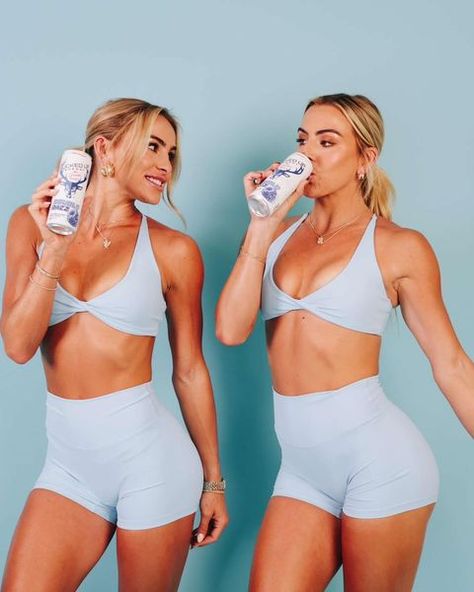 Haley & Hanna Cavinder (@cavindertwins) • Instagram photos and videos Hanna Cavinder, Haley Cavinder, Cavinder Twins, Twins Instagram, Twins, 50 %, Cute Outfits, Photo And Video, Instagram Photo