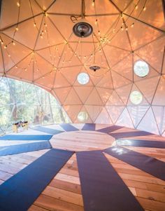 The dreamy geodesic yoga dome at Nectar Yoga B&B Bowen Island. Photo courtesy of Nectar Yoga B&B Bowen Island. Outdoor Yoga Studio, Yoga Meditation Space, Yoga Platform, Geodesic Dome Homes, Bowen Island, Ashtanga Vinyasa Yoga, Healing Room, Dome Home, Eco Architecture