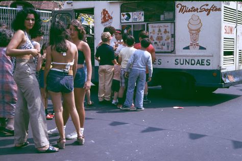 44 Fascinating Photos Documented Everyday Life of Brooklyn, NYC in the 1970s ~ Vintage Everyday Mister Softee, Brooklyn Street, 80s Photos, Ghost Photos, Street Life, London Photos, Coney Island, Woman Standing, Street Scenes