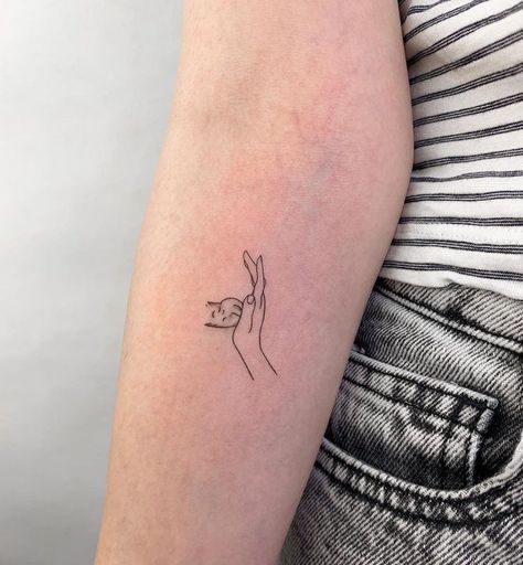 Fine Like Cat Tattoo, Tattoos To Get For Your Cat, Cat And Hand Tattoo, Tattoo Minimal Women, Polydactyl Cat Tattoo, Minimal Cat Tattoo Line, Cat One Line Tattoo, Small Minimal Tattoos For Women, Cat And Woman Tattoo