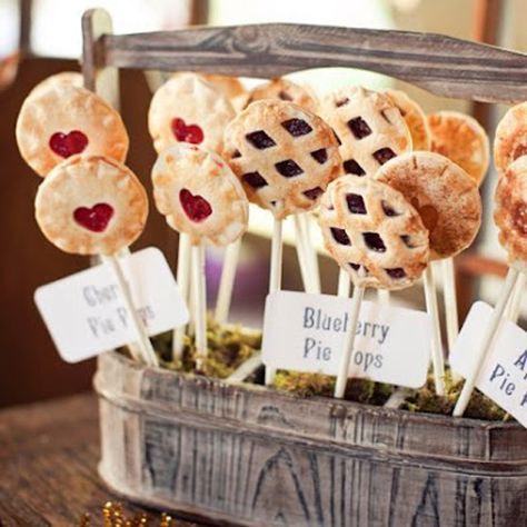 Pie Pops Fall Baby Shower #autumn Labor Day Wedding, Wedding Food Bars, Dessert Mini, Candy Tables, Vintage Chic Wedding, Wedding Finger, Pie Pops, Wedding Appetizers, Food Wedding