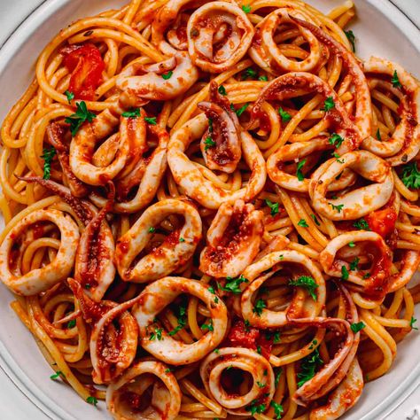 Calamari And Pasta Recipes, Pasta With Calamari, Italian Squid Recipes, Squid Pasta Recipe, Pasta Marinara Recipes, Squid Recipes Easy, Squid Rings Recipe, Calamari Rings Recipe, Calamari Sauce