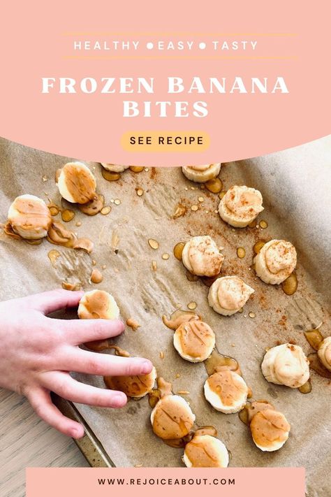 These tasty frozen banana yogurt bites are a great alternative when you have a sweet craving. Not to mention they are easy to make, healthy, and a bit addictive! Peanut Butter Banana Frozen Yogurt Bites, Frozen Banana Yogurt Bites, Banana Yogurt Bites, Yogurt Bark Recipe Frozen, Frozen Banana Treats, Banana Frozen Yogurt, Frozen Banana Recipes, Yogurt Bark Recipe, Frozen Yogurt Bites