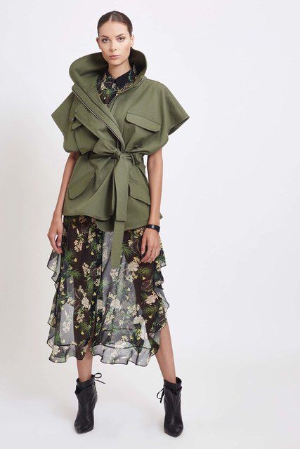 Marissa Webb | Resort 2017 Collection | Vogue Runway Moda Safari, Military Inspired Fashion, Resort 2017 Fashion, Army Look, Military Chic, Marissa Webb, Winter Mode, Safari Style, Moda Boho