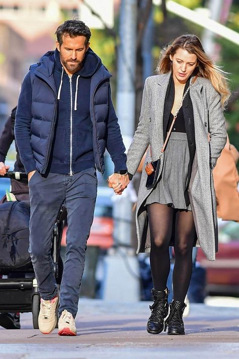 Streetwear Men Outfits Street Fashion, Ryan Reynolds Style, Winter Outfits Men Streetwear, Blake Lively And Ryan Reynolds, Winter Outfits Street Style, Winter Streetwear, Smart Casual Men, Hold Hands, Stylish Men Casual