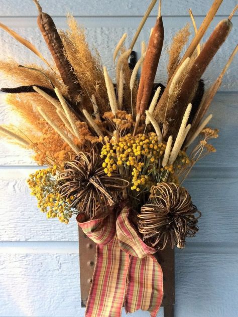 You can use natural materials such as grasses, cattails and dried wildflowers to craft bouquets to use in your autumn decor. Placed in a vintage mailbox the arrangement brings beautiful autumn colors to your decor. Fall Front Steps, Dried Wildflowers, Vintage Mailbox, Fall Cats, Cottage Retreat, Material Wreaths, Fall Outdoor Decor, Cat Tail, Fall Front