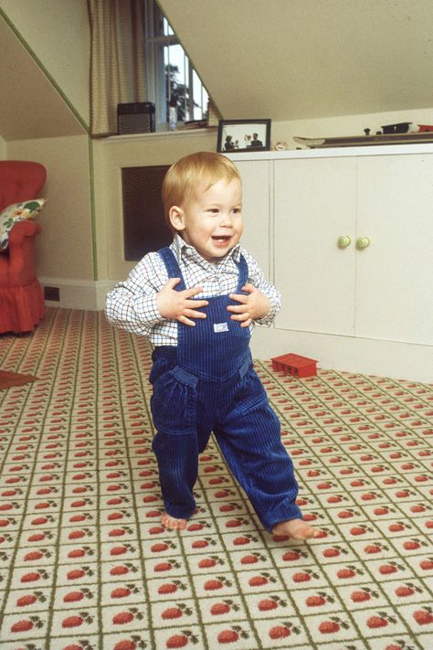 EVEN AS A TODDLER, PRINCE HARRY WAS A FUNNY ONE.    - TownandCountryMag.com Diana Son, Prins William, Very Important Person, Prins Harry, Photos Of Prince, Principe William, Princess Diana Family, Prinz Harry, Baby News