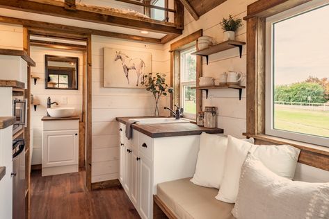 16' "Thistle" Tiny House on Wheels by Summit Tiny Homes - Dream Big Live Tiny Co. Built In Couch, Diy Tiny House, Tiny House Movement, Tiny Spaces, Tiny Houses For Sale, Tiny House Interior, Tiny House Cabin, Diy Interior, Tiny House Living