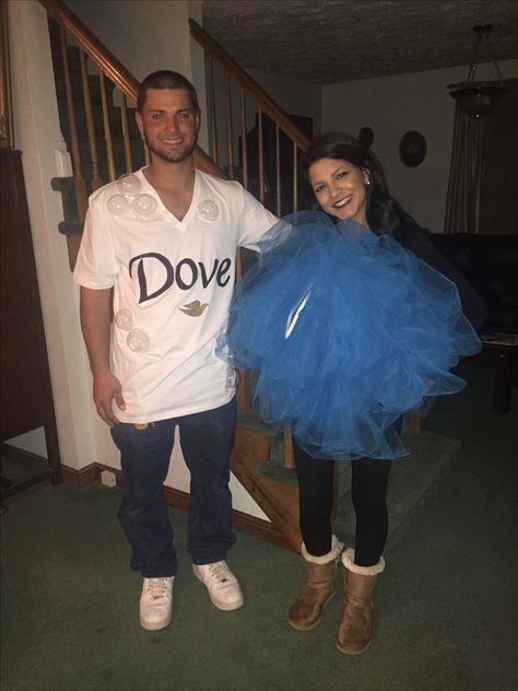 Loofa And Soap Costume, Soap And Loofah Costume, Carnival Ideas Costumes, Soap Costume, Carnival Costumes Ideas, Matching Costumes For Couples, Loofah Costume, Diy Couples Halloween Costumes, Troll Costume