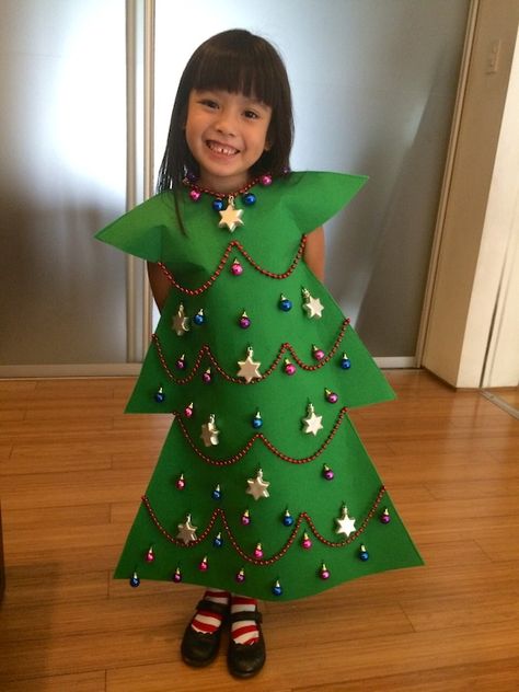 This is so adorable to make Diy Christmas Outfits For Kids, Diy Christmas Tree Costume For Kids, Dress Like A Christmas Tree For School, Christmas Tree Costume Kids, Tree Costume Ideas, Diy Christmas Tree Costume, Christmas Tree Halloween Costume, Christmas Tree Costume Diy, Diy Christmas Costumes