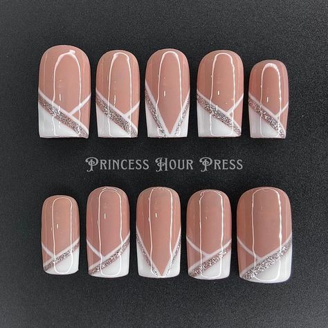 👰🏻‍♀️ Bridal set 💍 ♡︎ Length/Shape : Short, Square ♡︎ Size : S • • • High quality 𝗚𝗲𝗹 𝗣𝗿𝗲𝘀𝘀-𝗢𝗻 𝗡𝗮𝗶𝗹𝘀 🫶🏻 Handmade to order by the… | Instagram Press On Nails Art, Press On Sets, Press On Nails Ideas, Press On Nail Designs, Princess Hours, Korean Nail, Square Press On Nails, Sugar Nails, Korean Nail Art