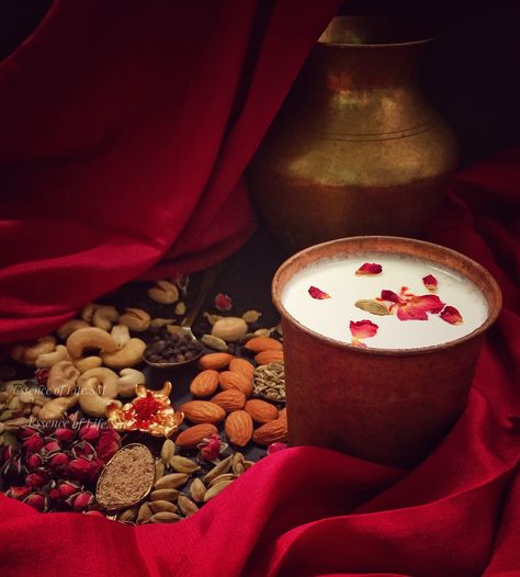 Its HOLI होली - an exuberant festival which brings along with it "Bounty of Colours." Thandai ठंडाई is a special drink synonymous to Holi - an exquisite drink prepared with Milk & loads of Nuts, Rose Petals, Saffron Strands with a delicate note of spices in it. Thandai takes the festive fervour to another level.  Maybe you want to make it from scratch or prepare it with Ready-made Thandai Masala Powder.  I have given both the methods here... a Healthy version of Homemade Thandai Recipe. Thandai Recipes, Sense Of Taste, International Desserts, Creamy Pudding, Homemade Juice, Healthy Version, Food Homemade, Homemade Drinks, Indian Sweet