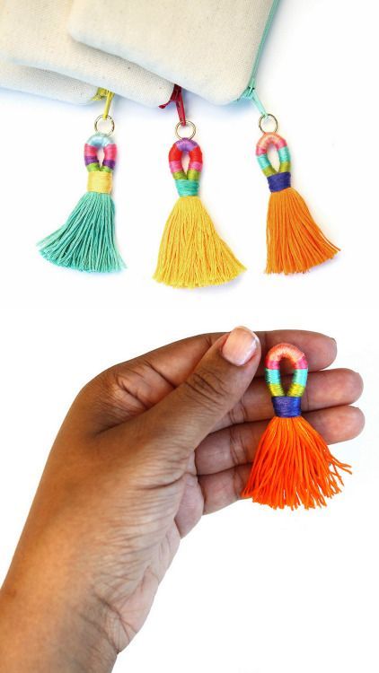 Tema de bricolaje envuelto Tutorial borlas de colores de commonthread.I ... | TrueBlueMeAndYou: DiYSE para la gente creativa | bloglovin ' Tassel Tutorial, Colorful Tassels, Tassels Tutorials, Hantverk Diy, Diy Tassel, True Blue, The Hand, Diy Projects To Try, Diy Accessories