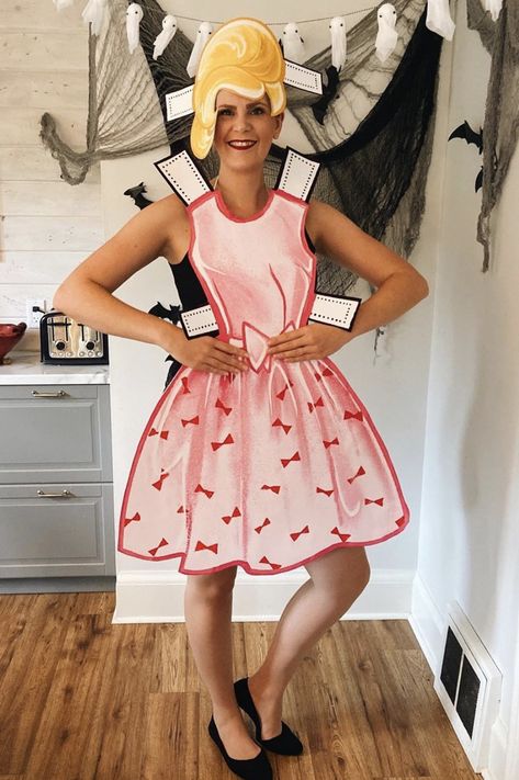 Doll Costume Diy, Diy Paper Doll, Easy Diy Halloween Costumes, Paper Doll Costume, Creative Halloween Costumes Diy, Diy Costumes Women, Halloween Costumes For Women, Diy Halloween Costumes For Women, Homemade Halloween Costumes