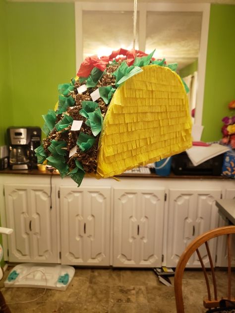 Taco Pinata, Piñata Ideas, Diy Pinata, Taco Party, Summer Bbq, Saucer Chairs, Bday Party, Photography Poses, Tacos