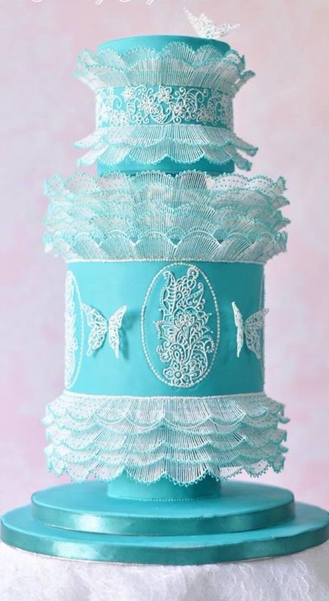 Royal Icing Wedding Cake, Icing Wedding Cake, Royal Icing Piping, Royal Icing Cakes, Icing Design, Aqua Wedding, Piping Icing, Elegant Wedding Cakes, Wedding Cakes With Flowers