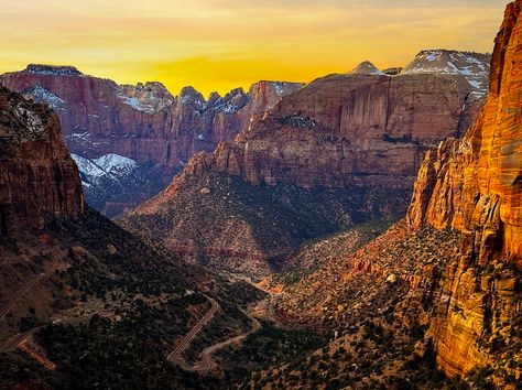 Zion Canyon, Angels Landing, Utah Hikes, Glamping Site, Slot Canyon, Slip And Fall, Main Entrance, Zion National Park, Best Hotels