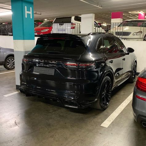 I don’t post SUV’s often, but this brand new Porsche Cayenne Turbo was too good not to post 😍🔥! #supercar #supercars #luxurycar #exoticcar… Porsche Cayenne Gts, Lykan Hypersport, Cayenne Gts, Car Comfort, Cayenne Turbo, New Porsche, Drifting Cars, Exotic Sports Cars, Classy Cars