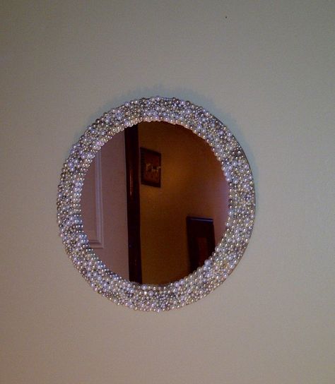 Pearl Mirror Diy, Crystal Projects, Mother Of Pearl Mirror, Pearl Mirror, Custom Mirror, Large Round Mirror, Beaded Mirror, Pearl Crafts, Ring Pearl