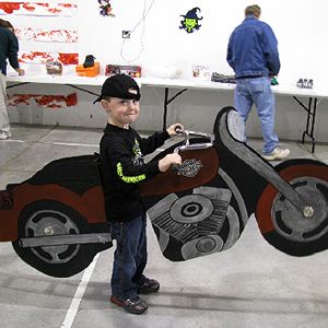 DIY Boy Halloween Costumes: Motorcycle Costume (via Parents.com) Diy Boy Halloween Costumes, Motorcycle Costume, Boys Halloween Costumes Diy, Mouse And The Motorcycle, Horse Halloween Costumes, Diy Halloween Costume Ideas, Motorcycle Diy, Diy Motorcycle, Transformer Birthday