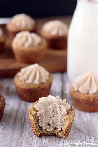 Maple snickerdoodle cookie cups Beyond Frosting, Cookie Cups Recipe, Snickerdoodle Cookie, Hot Chocolate Cookies, Holiday Cookie Recipes, Cookie Cups, Creative Cookies, Snickerdoodles, Cookies Recipes Christmas