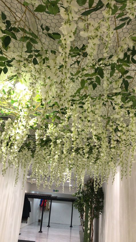 Room With Vines And Led Lights Ceiling, Fake Flowers Hanging From Ceiling Bedroom, Flower Garland Bedroom Ceiling, Leaf Ceiling Decor, Plant Ceiling Decor Bedroom, Fake Plant Ceiling, Diy Flower Ceiling, Vines Hanging From Ceiling, Wisteria Ceiling Bedroom